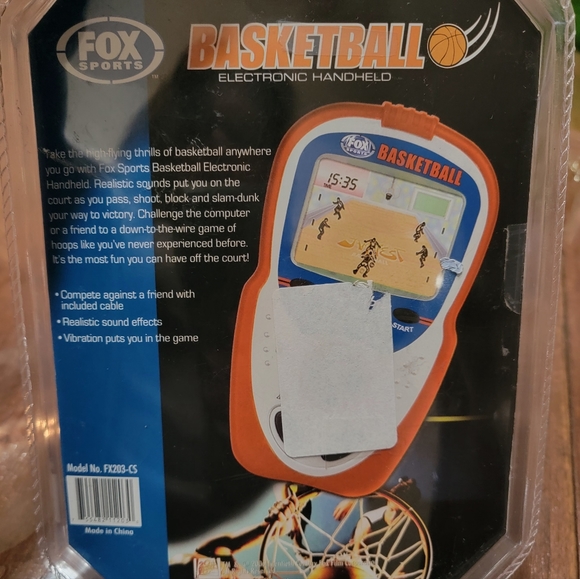 Hand-held basketball game - Picture 3 of 3